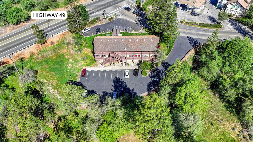 10015 Alta Sierra Dr, Grass Valley, CA à vendre - Photo du bâtiment - Image 2 de 45