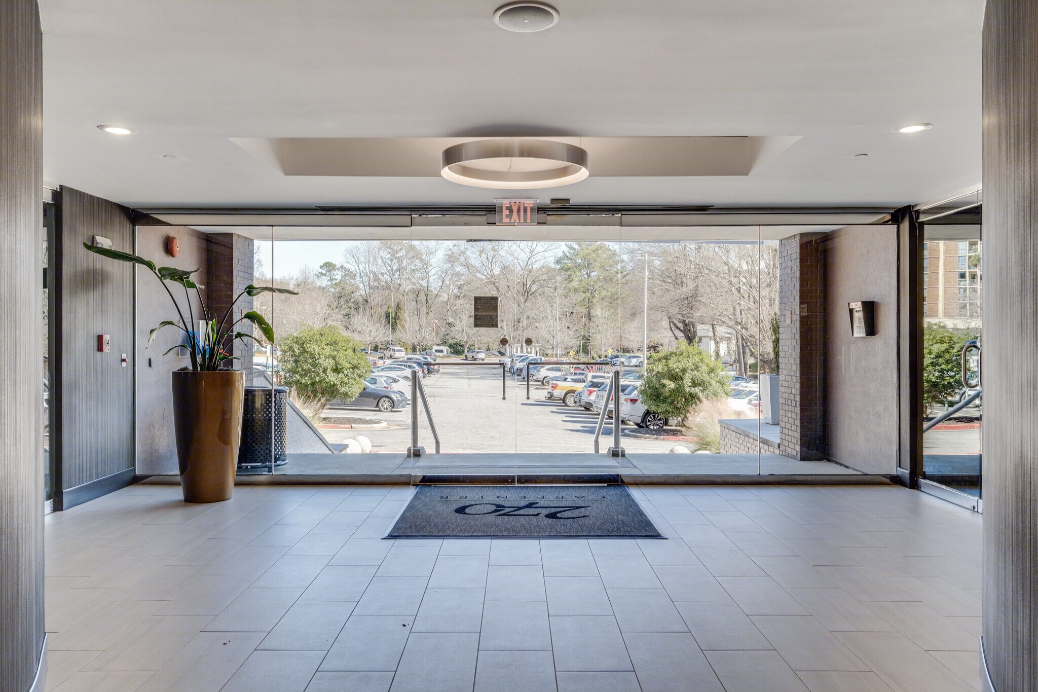 270 Carpenter Dr NE, Sandy Springs, GA à louer Photo du bâtiment- Image 1 de 11