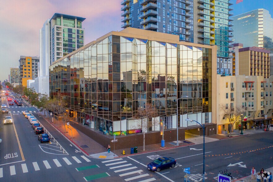 555 W Beech St, San Diego, CA à louer - Photo du bâtiment - Image 3 de 11