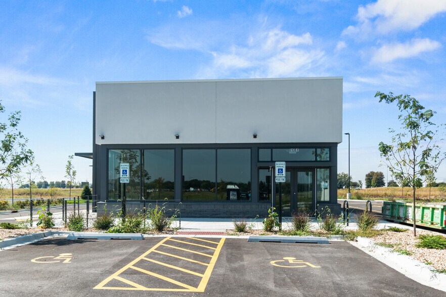 1351 Shale Rd, Joliet, IL à vendre - Photo du bâtiment - Image 2 de 5