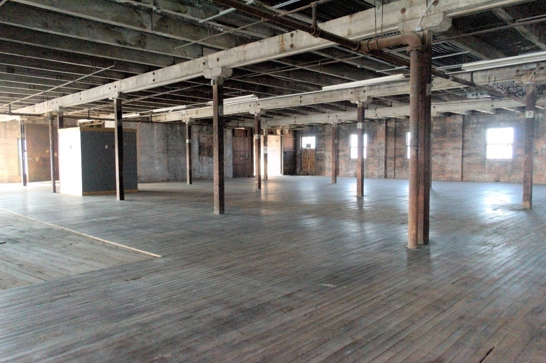 1300 W 13th St, Kansas City, MO for lease Building Photo- Image 1 of 5