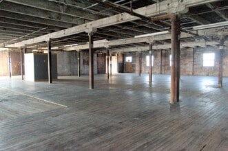 1300 W 13th St, Kansas City, MO for lease Building Photo- Image 1 of 5