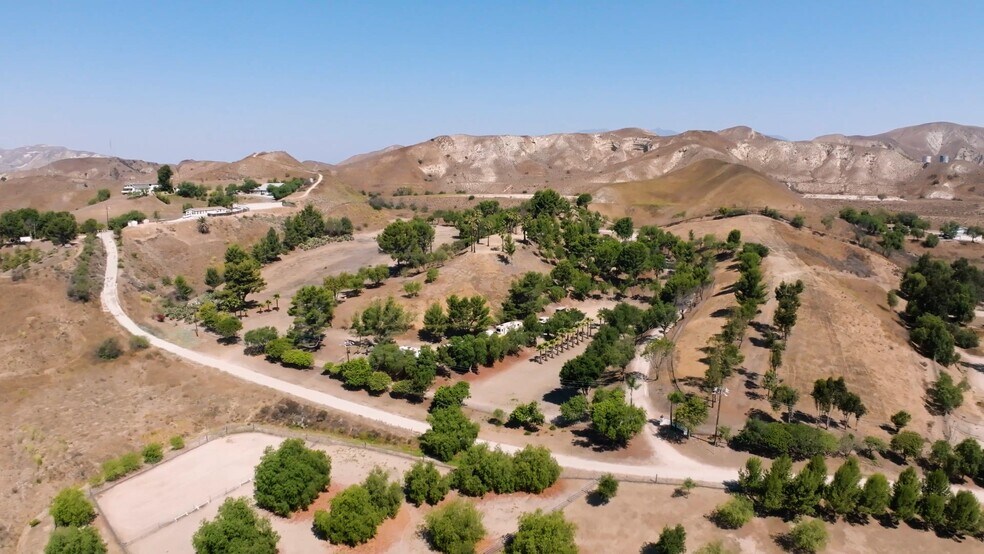 8450 Waters Rd, Moorpark, CA à vendre - Vidéo sur l’inscription commerciale - Image 2 de 61