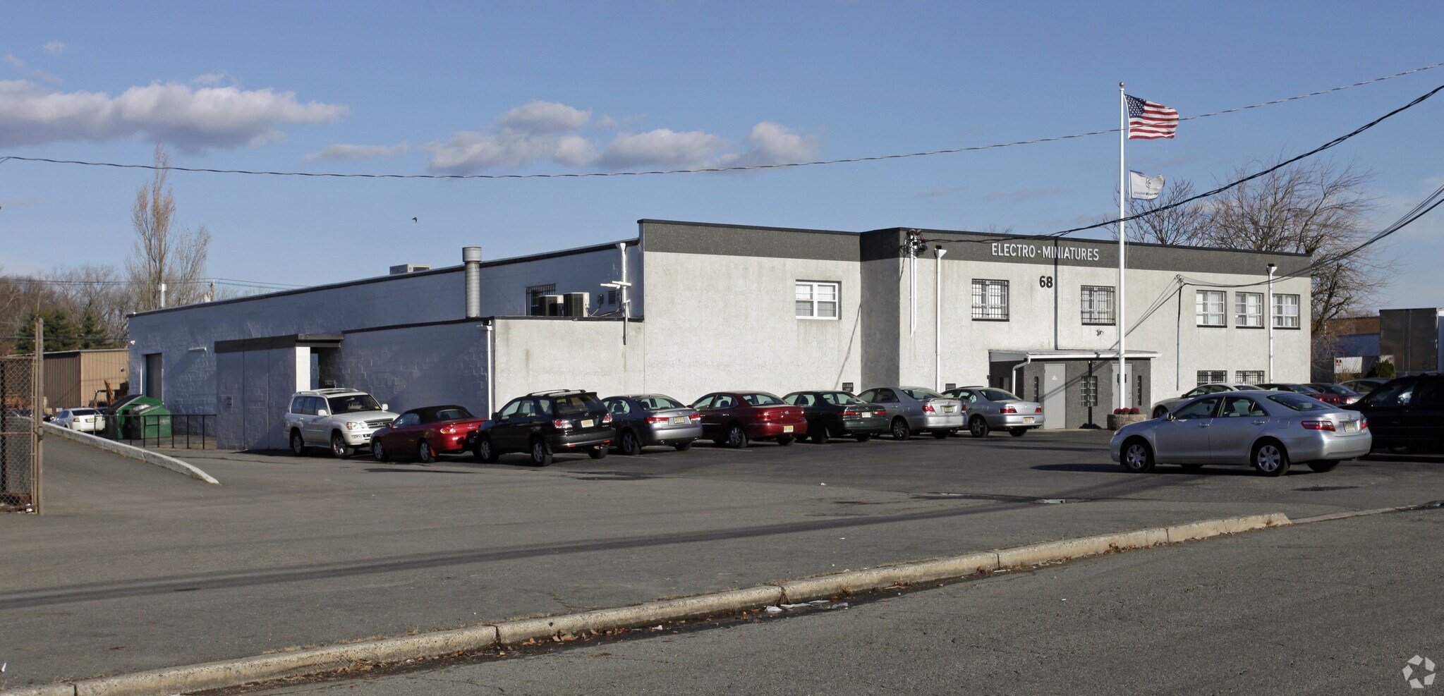 68 W Commercial Ave, Moonachie, NJ à louer Photo du bâtiment- Image 1 de 2