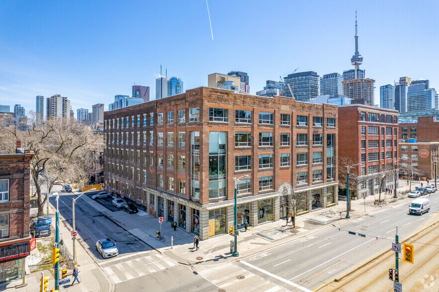 215 Spadina Ave, Toronto, ON à louer - Photo du bâtiment - Image 2 de 15