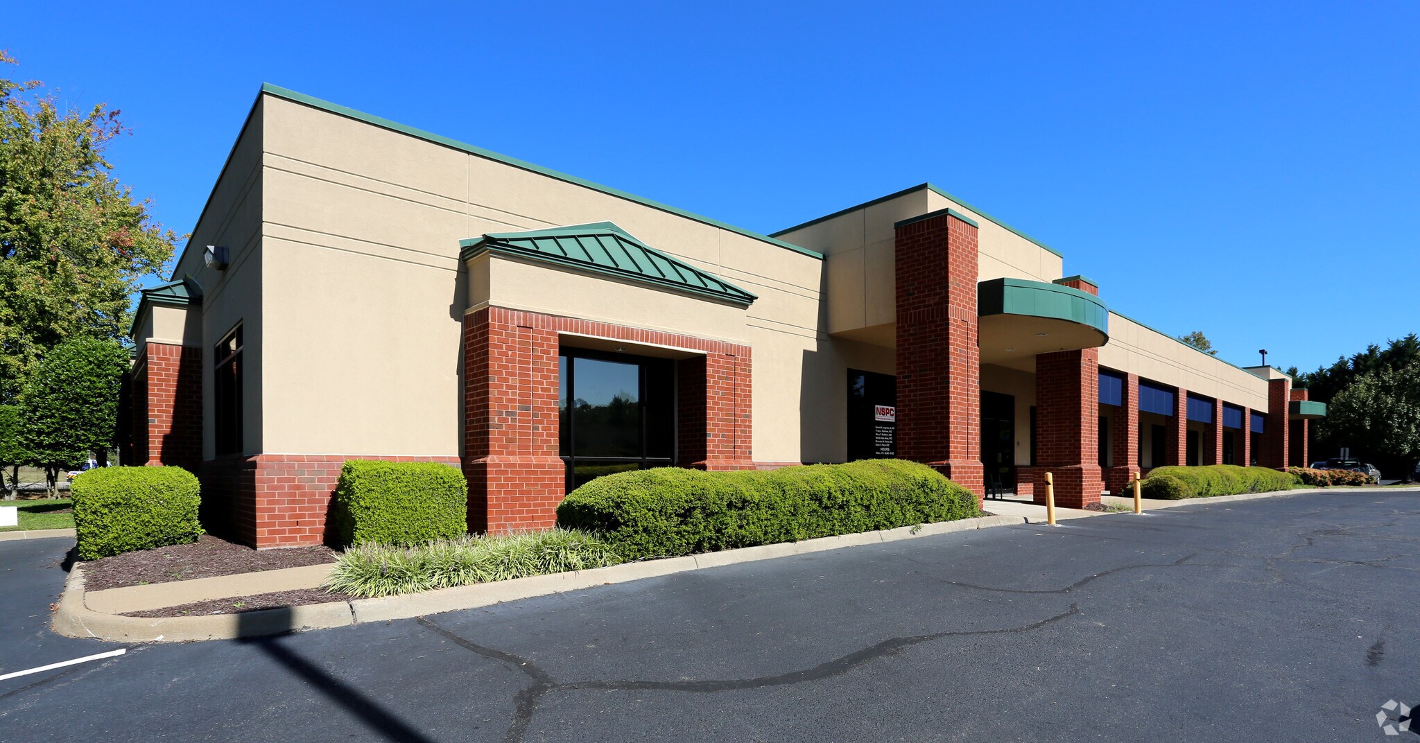8400 Northrun Medical Dr, Mechanicsville, VA for lease Primary Photo- Image 1 of 35