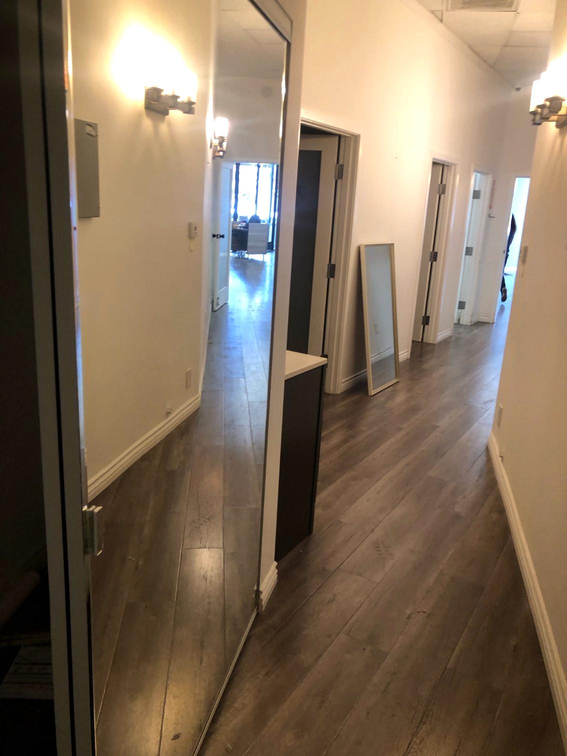 18645-18663 Ventura Blvd, Tarzana, CA à louer Photo intérieure- Image 1 de 7