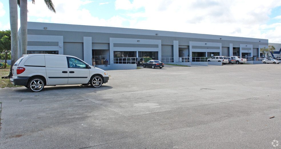 2001 NW 15th Ave, Pompano Beach, FL for lease - Building Photo - Image 3 of 20