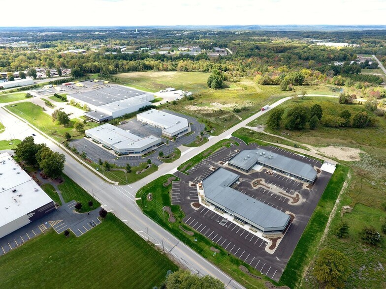 1100 Campus Dr, Stow, OH à louer - Photo du bâtiment - Image 2 de 15