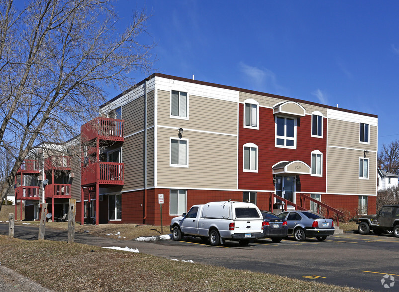 8331 Linden St, Rockford, MN à vendre - Photo principale - Image 1 de 1