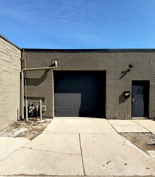 4562 N 127th St, Butler, WI à louer - Photo du bâtiment - Image 2 de 3