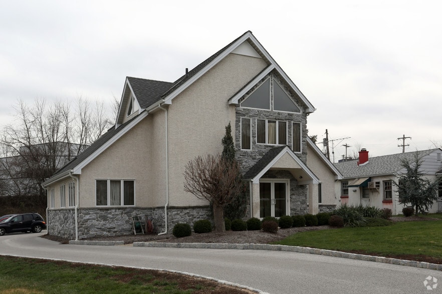 133 Ivy Ln, King Of Prussia, PA à louer - Photo du bâtiment - Image 2 de 11