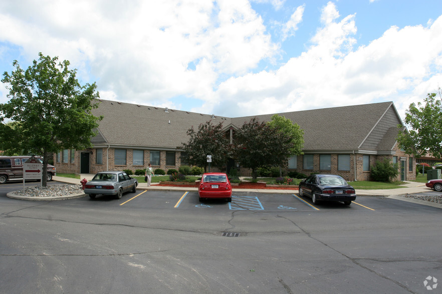 231 W Lake Lansing Rd, East Lansing, MI for lease - Building Photo - Image 3 of 3