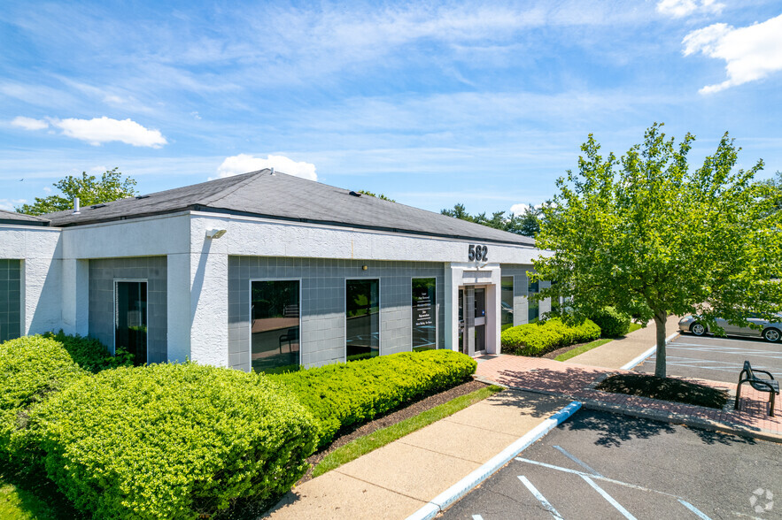 950 Town Center Dr, Langhorne, PA for sale - Building Photo - Image 3 of 7