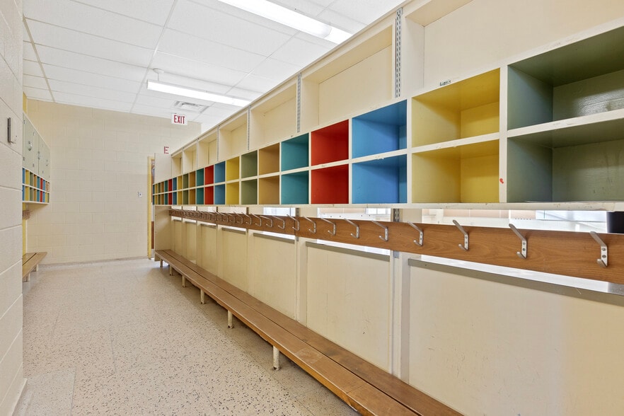 2625 Draper Av, Ottawa, ON for sale - Building Photo - Image 3 of 15