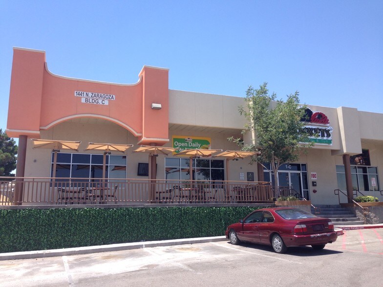 1441 N Zaragosa Rd, El Paso, TX à louer - Photo du bâtiment - Image 3 de 13