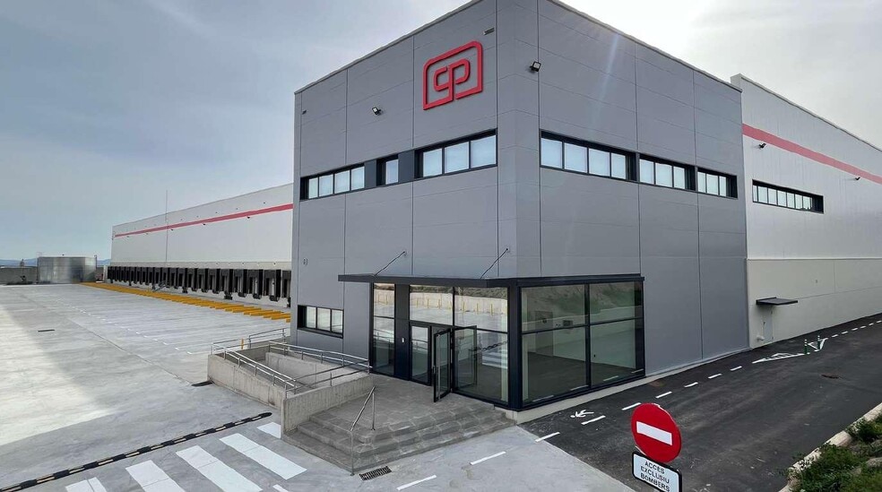 Carrer de Gresol, 21, Esparreguera, Barcelona for lease - Building Photo - Image 3 of 9