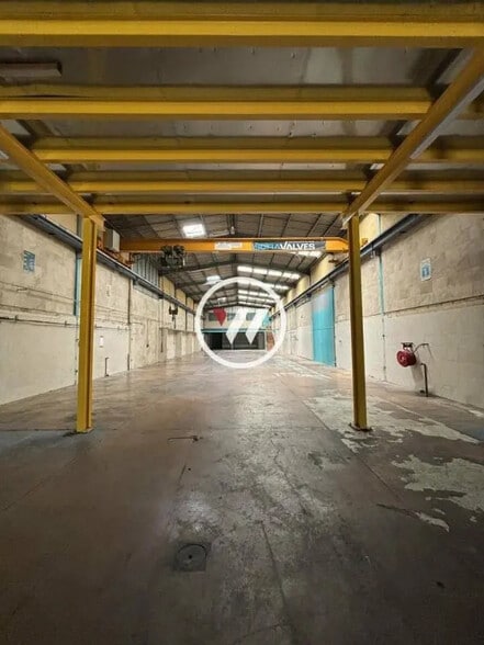 Flex in Vitrolles for lease - Interior Photo - Image 3 of 5