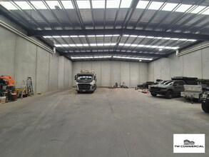 3 Camino Cres, Cranbourne West for lease Interior Photo- Image 2 of 5