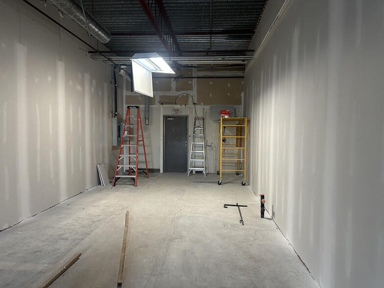 15277 Castle Downs Rd NW, Edmonton, AB for lease - Building Photo - Image 3 of 4