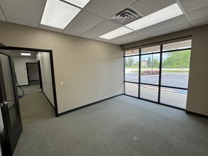 7401 Coldwater Rd, Fort Wayne, IN for lease Interior Photo- Image 2 of 5