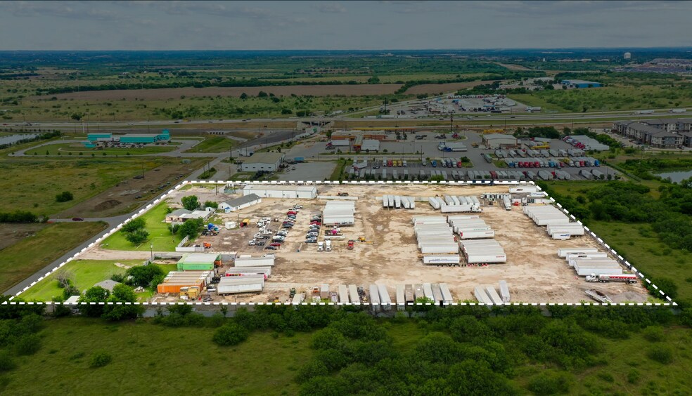 5075 Barthold Rd, Denton, TX à louer - Photo du bâtiment - Image 2 de 2