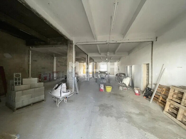 Flex in Saint-Fons for sale - Building Photo - Image 2 of 13