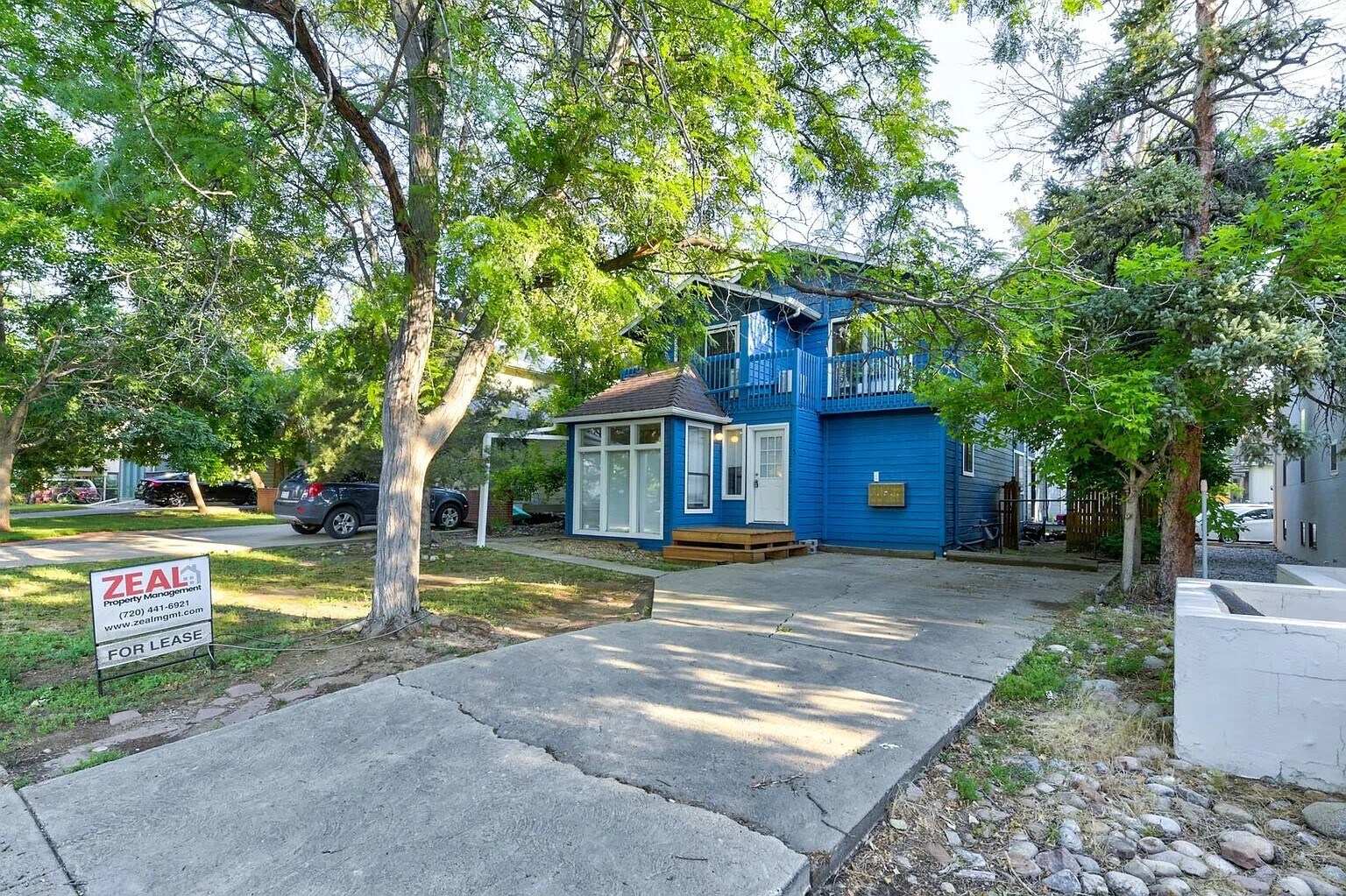 Boulder Collective portefeuille de 2 propriétés à vendre sur LoopNet.ca Photo du bâtiment- Image 1 de 10