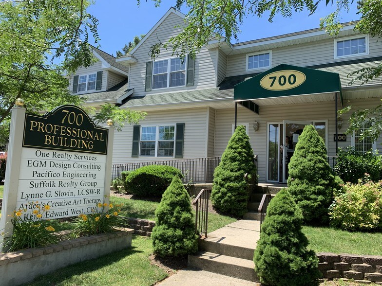 700 Lakeland Ave, Bohemia, NY à louer - Photo du bâtiment - Image 3 de 8