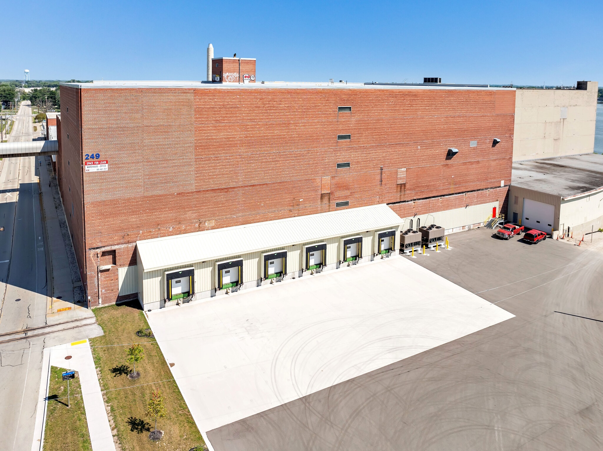 249 N Lake St, Neenah, WI for lease Building Photo- Image 1 of 14