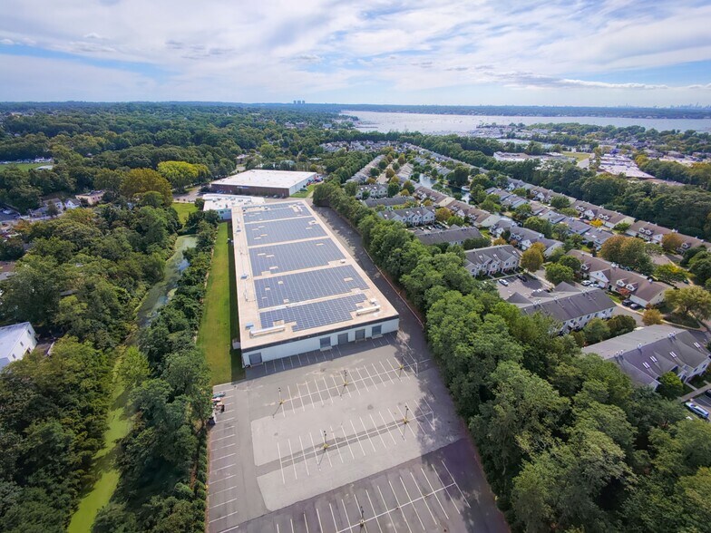 85 Harbor Rd, Port Washington, NY à vendre - Photo du bâtiment - Image 2 de 9