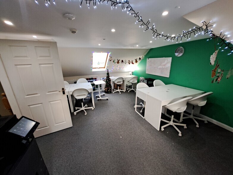 3 Kingsknowe Park, Edinburgh à vendre - Photo du bâtiment - Image 2 de 4