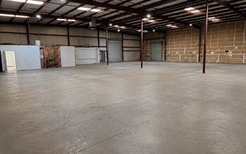 105 W Dakota Ave, Clovis, CA à louer Photo intérieure- Image 2 de 3