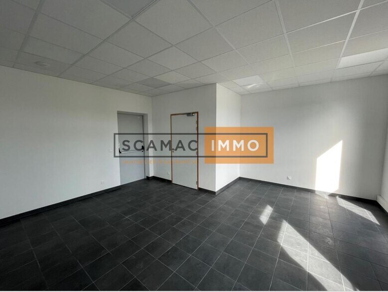 Industrial in Vaires-sur-Marne for lease - Building Photo - Image 3 of 5