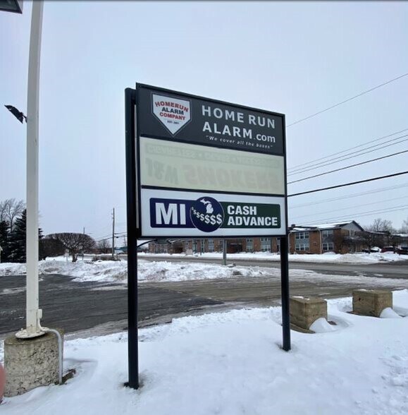 30711-30751 Utica Rd, Roseville, MI à louer - Photo du bâtiment - Image 2 de 5