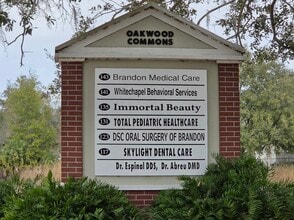 143 N Oakwood Ave, Brandon, FL à louer Photo intérieure- Image 2 de 33