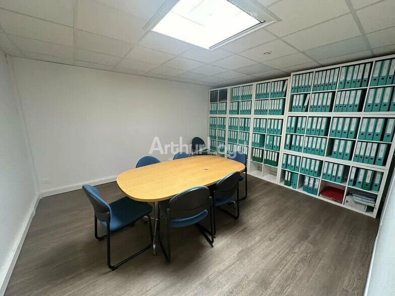 Office in Reims for lease - Building Photo - Image 3 of 5