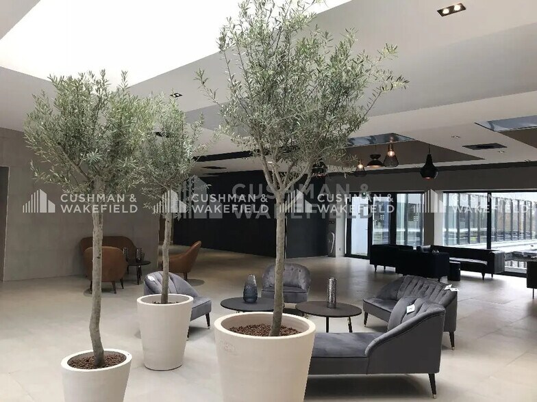 Office in Illkirch-Graffenstaden for lease - Lobby - Image 1 of 13