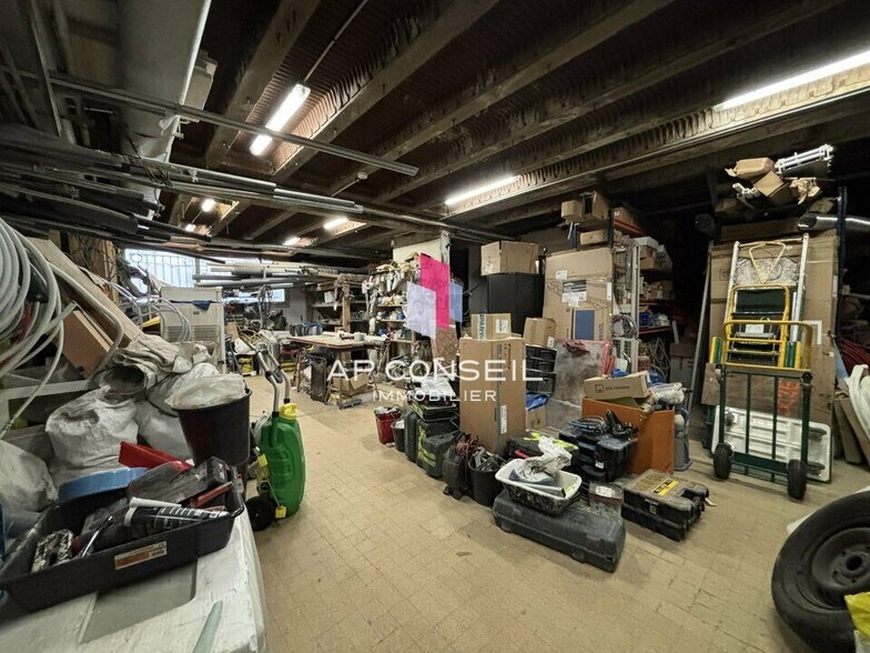 Flex in Chaville for sale - Building Photo - Image 3 of 12
