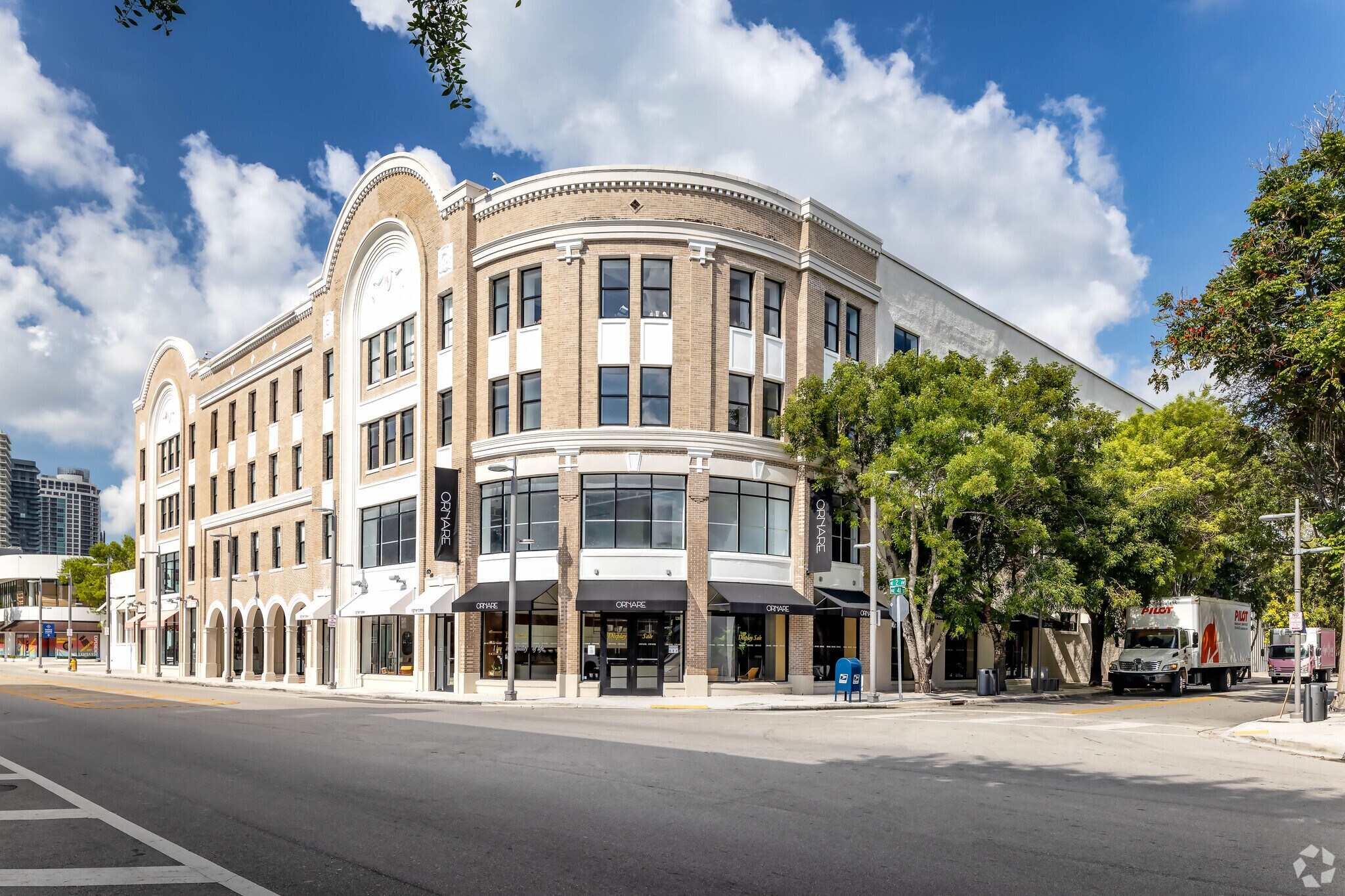 4040 NE 2nd Ave, Miami, FL for lease Primary Photo- Image 1 of 8