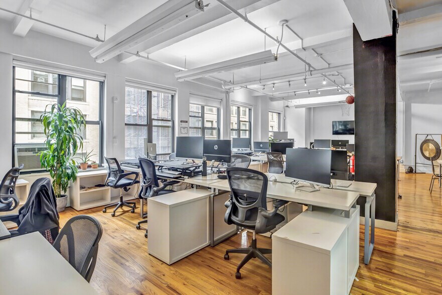 115-117 W 27th St, New York, NY à louer - Photo du bâtiment - Image 3 de 16