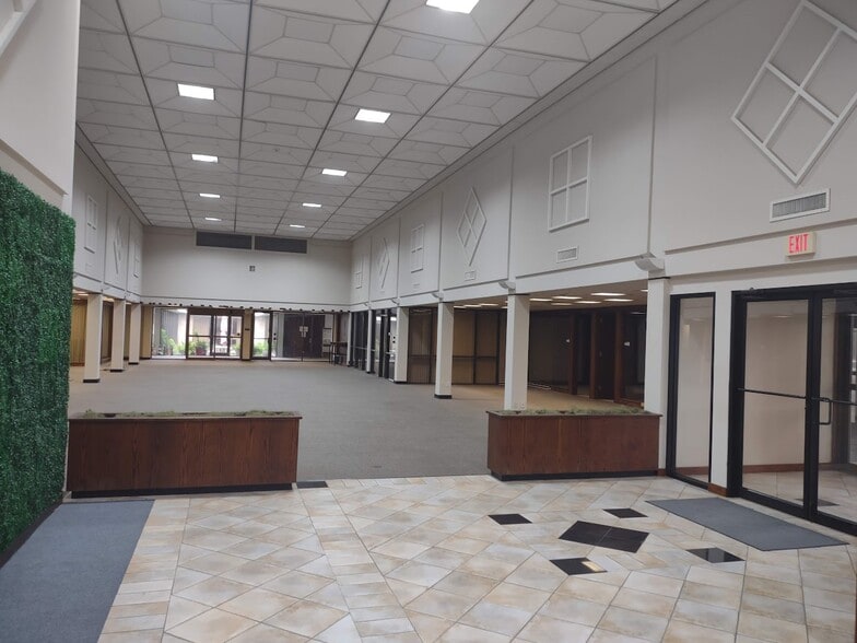2401 Termini St, Dickinson, TX for sale - Interior Photo - Image 3 of 17