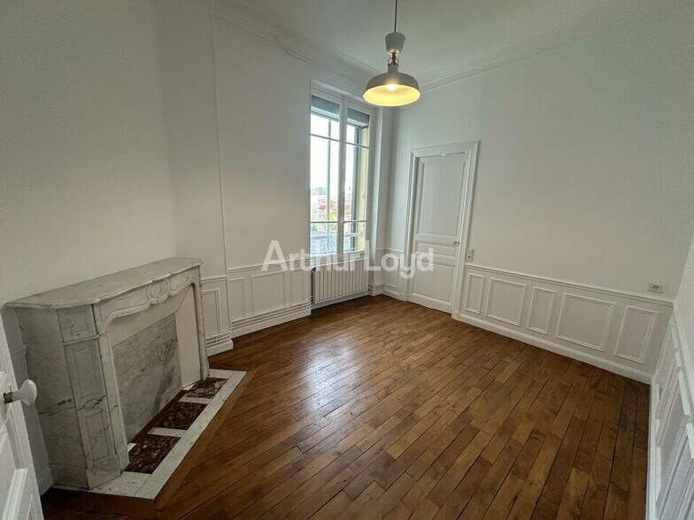 Office in Reims for lease - Interior Photo - Image 3 of 6