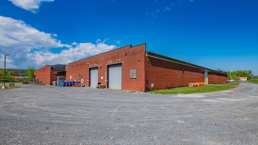 1000 Commerce Park Dr, Williamsport, PA à louer - Photo du bâtiment - Image 2 de 8