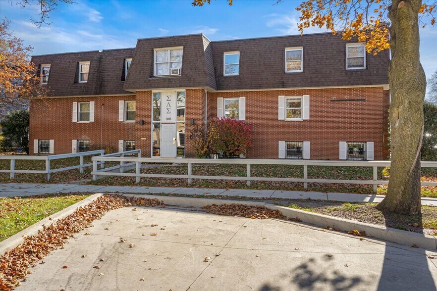 918 Kimberly Dr, Dekalb, IL à vendre - Photo du bâtiment - Image 2 de 16