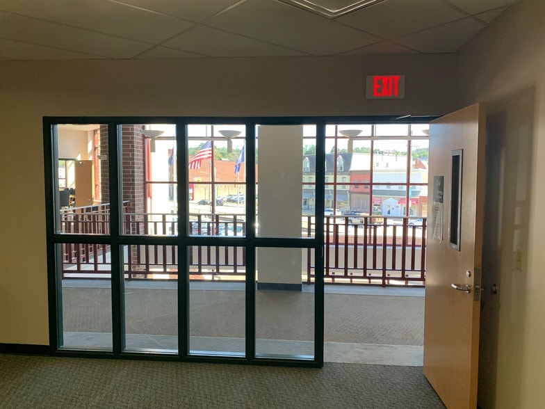 1 Veterans Way, Carnegie, PA for lease - Interior Photo - Image 2 of 10