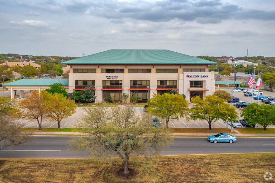 19230 Stone Oak Pky, San Antonio, TX à louer - Photo du bâtiment - Image 3 de 5