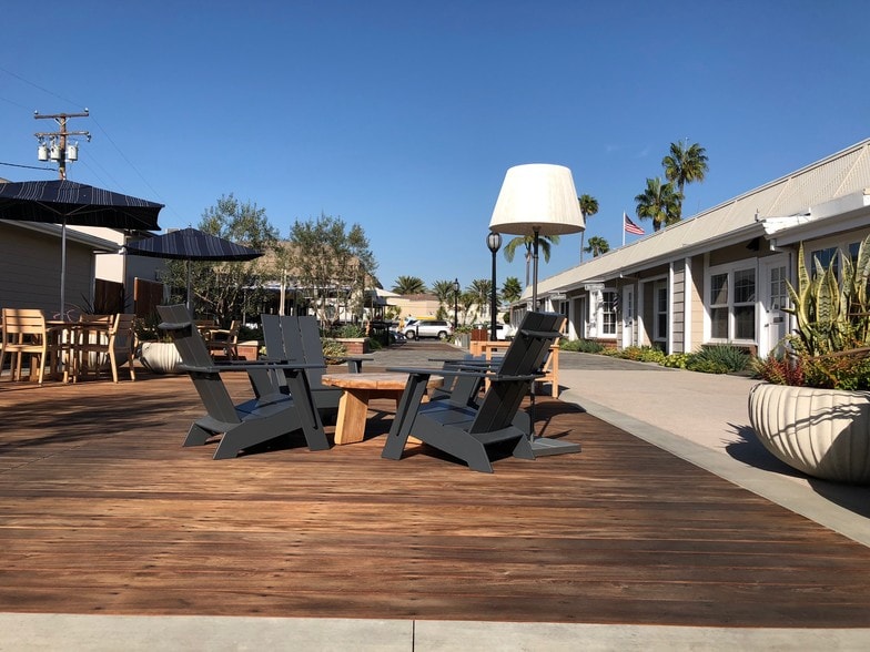 333 Shipyard Way, Newport Beach, CA à louer - Photo du bâtiment - Image 2 de 16