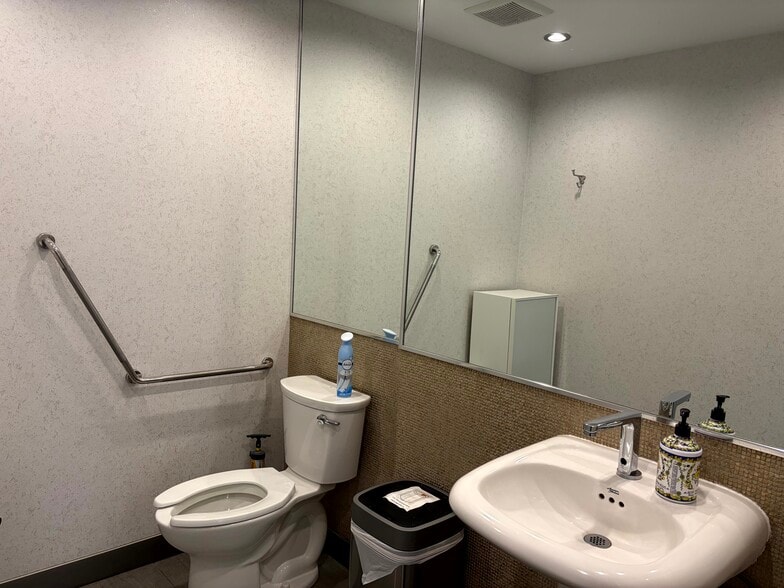 1001 Austin Ave, Coquitlam, BC for lease - Building Photo - Image 3 of 8