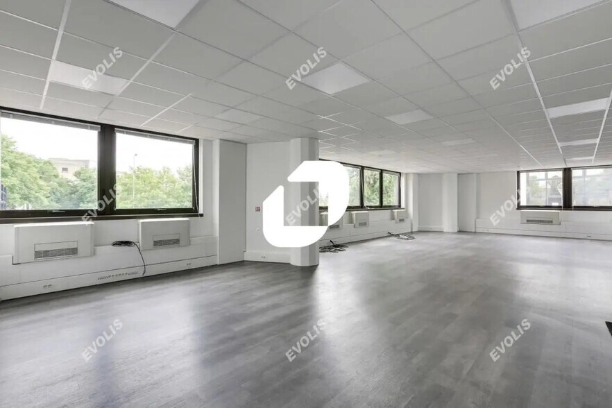 Office in Lognes for lease - Interior Photo - Image 2 of 10